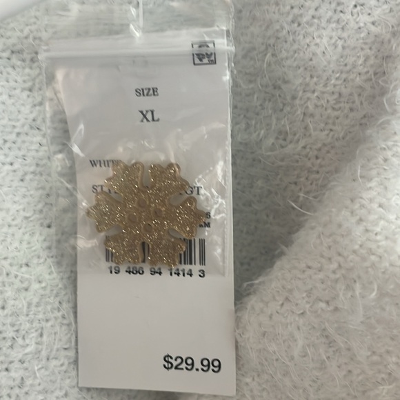 Brand New 33degrees snowflake sweater - Picture 3 of 3